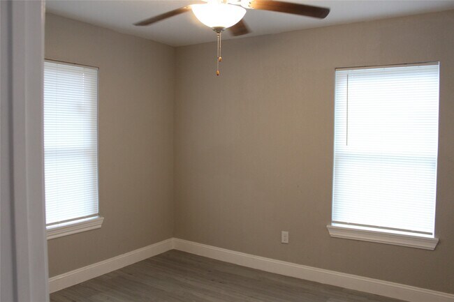 Building Photo - 5305 Southlea St