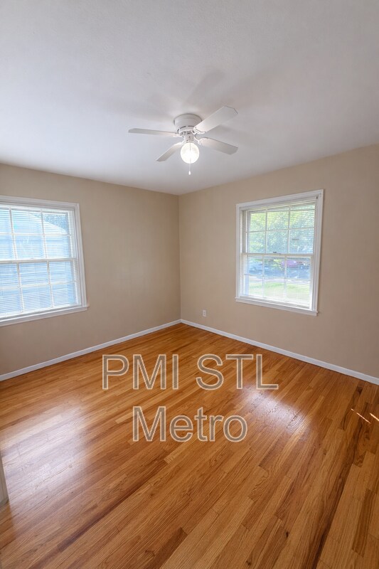 Foto del edificio - 329 Caithness Rd