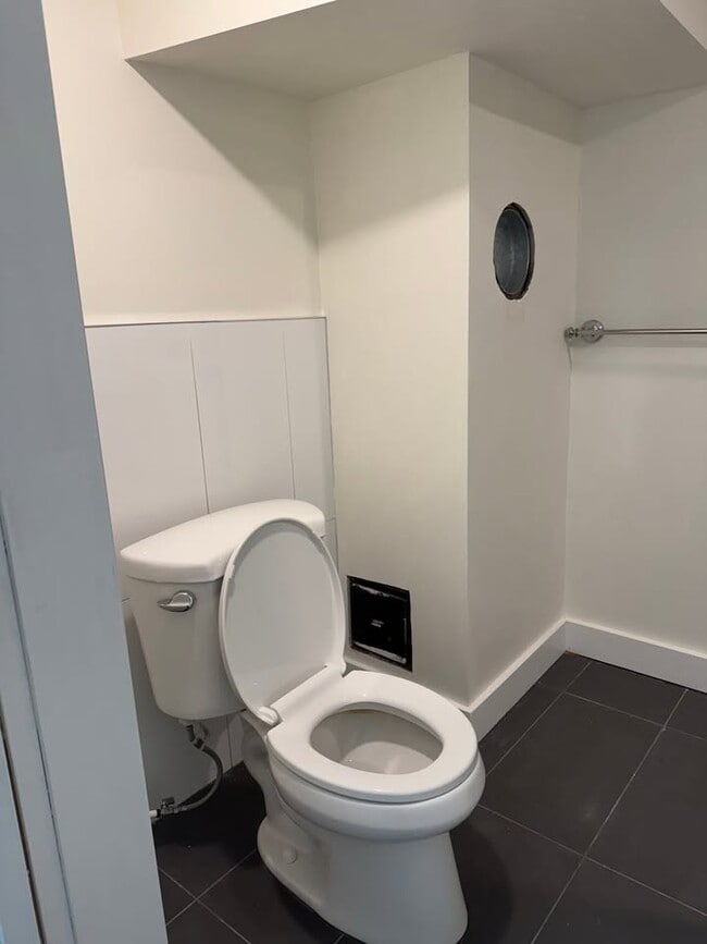 Building Photo - 6819 Linden Av