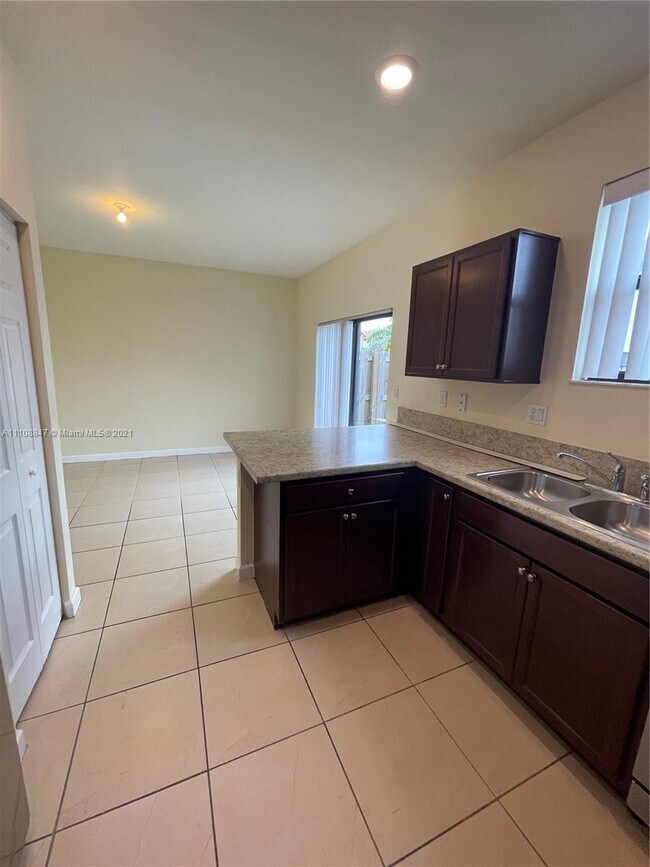 Foto del edificio - 3757 SE 2nd St