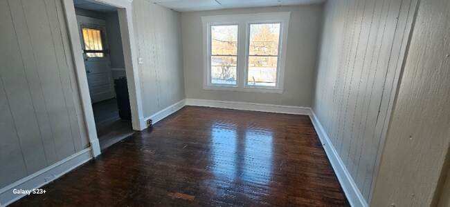 Foto del edificio - 563 E 118th St