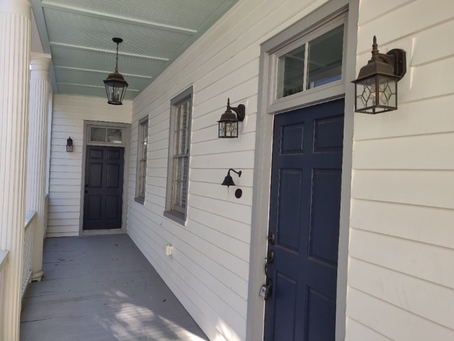 Building Photo - Renovated Historic Charleston Single