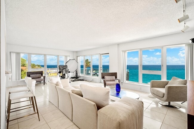 Foto del edificio - 2066 N Ocean Blvd
