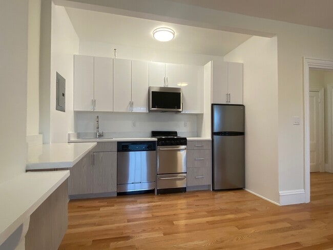 Building Photo - 92 Charles St