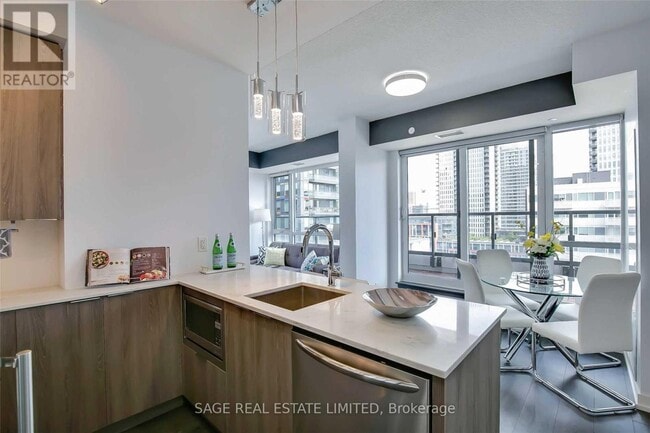 Building Photo - 200 Sackville St