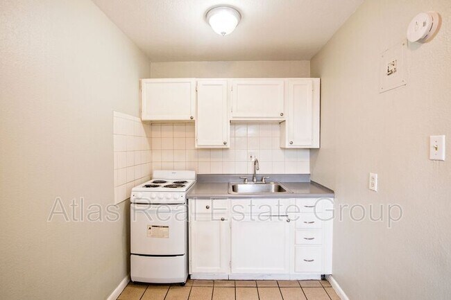 Building Photo - 1520 Trenton St