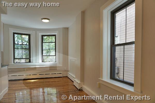 Building Photo - 102 Willow St