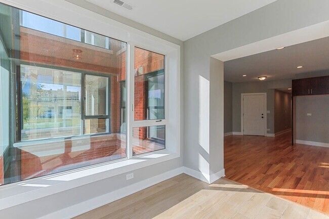 Building Photo - 6230 S Woodlawn Ave