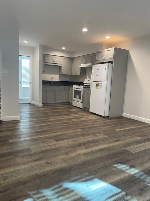 Interior Photo - 8730-8744 S FIGUEROA ST
