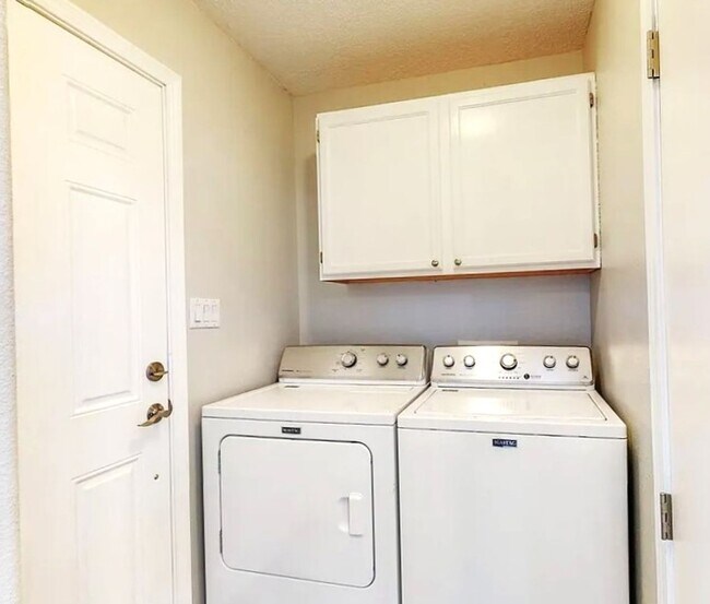 Foto del edificio - Spacious Remodeled Los Alamos Home