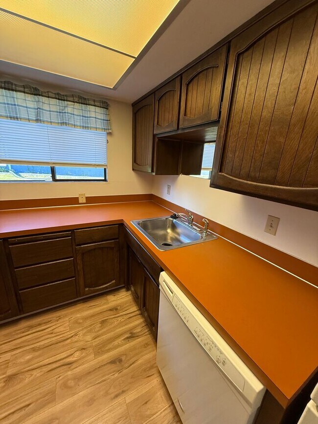 Foto del edificio - Swanky Retro Living in the Heart of North Everett!