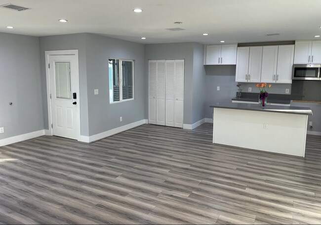 Foto del edificio - 8148 Garden Grove Ave