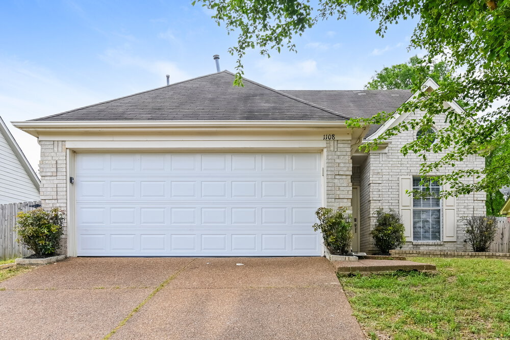 Primary Photo - 1108 Red Fern Cir W