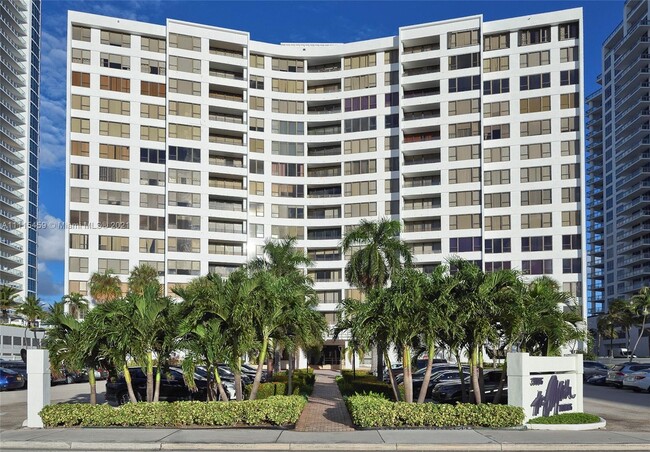 Building Photo - 3505 S Ocean Dr