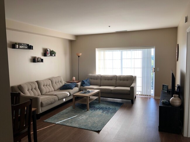 Building Photo - 410 W Mahogany Ct