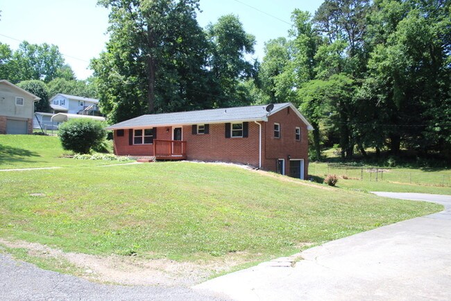 Building Photo - Beautiful All Brick Home in Powell