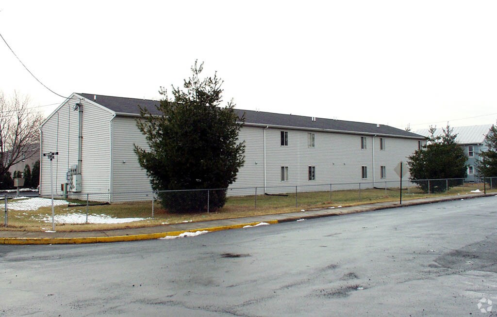 Primary Photo - 418 Wilson St
