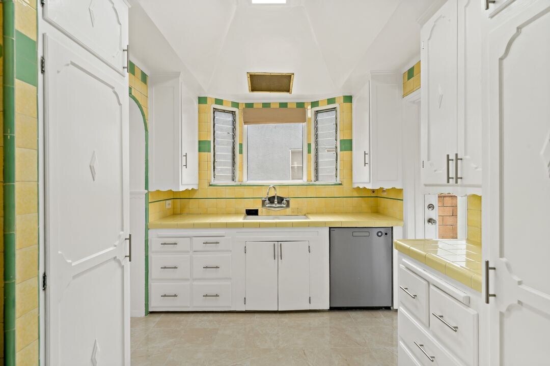 Foto principal - 1773 S Garth Ave