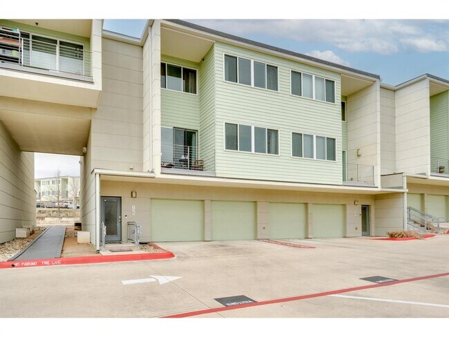 Foto del edificio - 604 N Bluff Dr