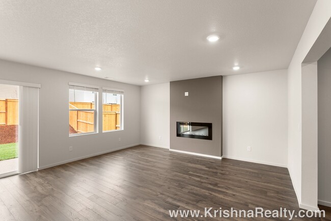 Building Photo - Beautiful Modern *NEW CONSTRUCTION* 4 BD* ...