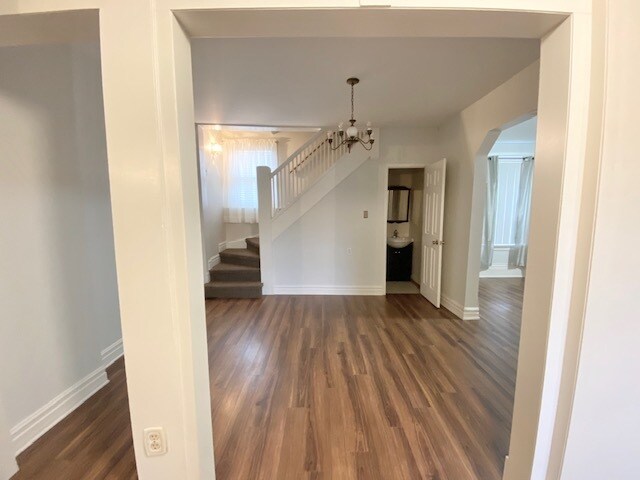 Building Photo - ALL Inclusive 2 Bedroom + Den * GARAGE BAY...