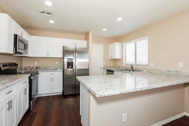 Building Photo - 10821 E Arcadia Ave