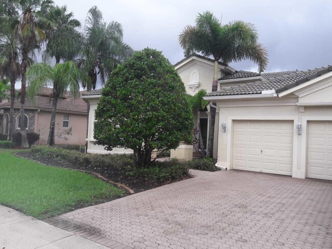 Building Photo - 9250 Pineville Dr