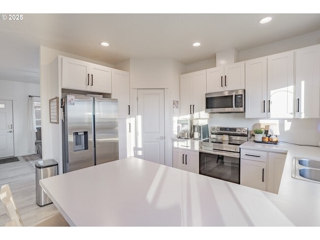 Kitchen - 2013 NE North Fork Ave