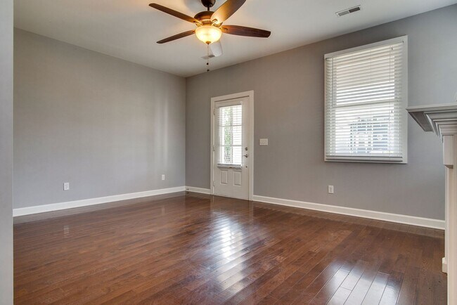 Foto del edificio - 3 bed 2.5 bath in Germantown, 1 Car Garage, Fenced Yard