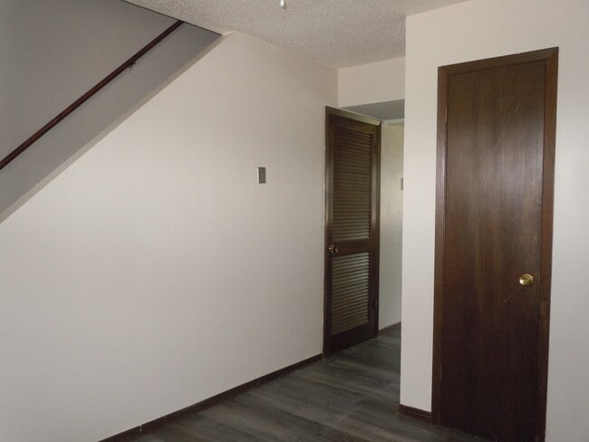 Building Photo - 44 Bellevue Dr