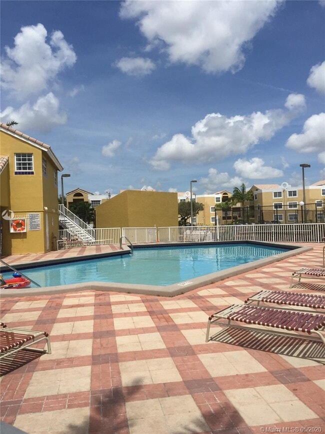 Building Photo - 9731 Fontainebleau Blvd