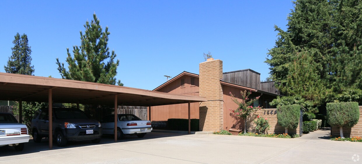 Building Photo - 1665 W Lockeford St