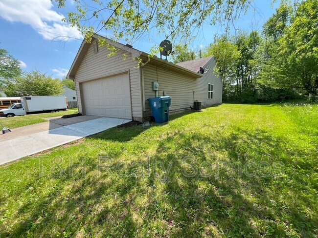 Building Photo - 11331 Sweetleaf Dr