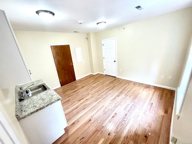 Foto del edificio - 135 W Main St