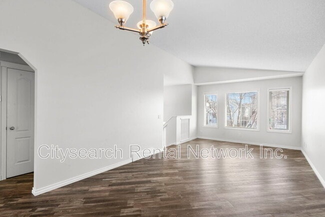 Building Photo - 119 Cimarron Grove Crescent