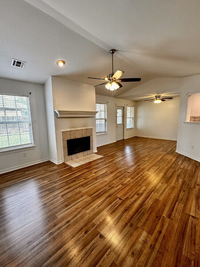 Building Photo - 659 Frances Dr