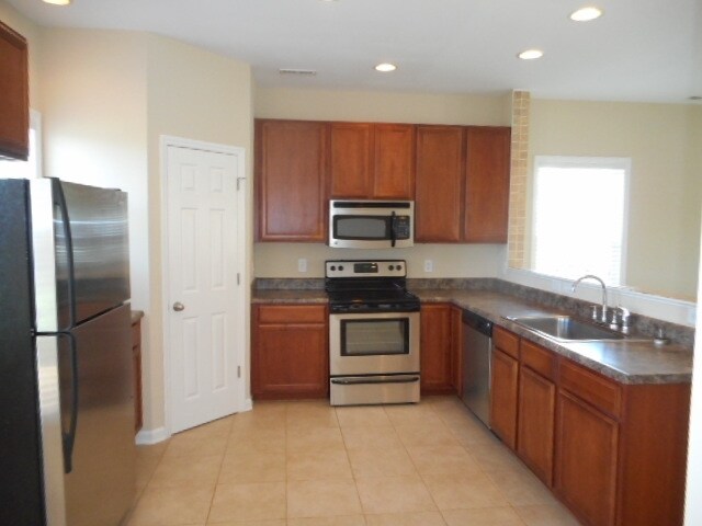 Foto del edificio - 803 Blue Lake Dr