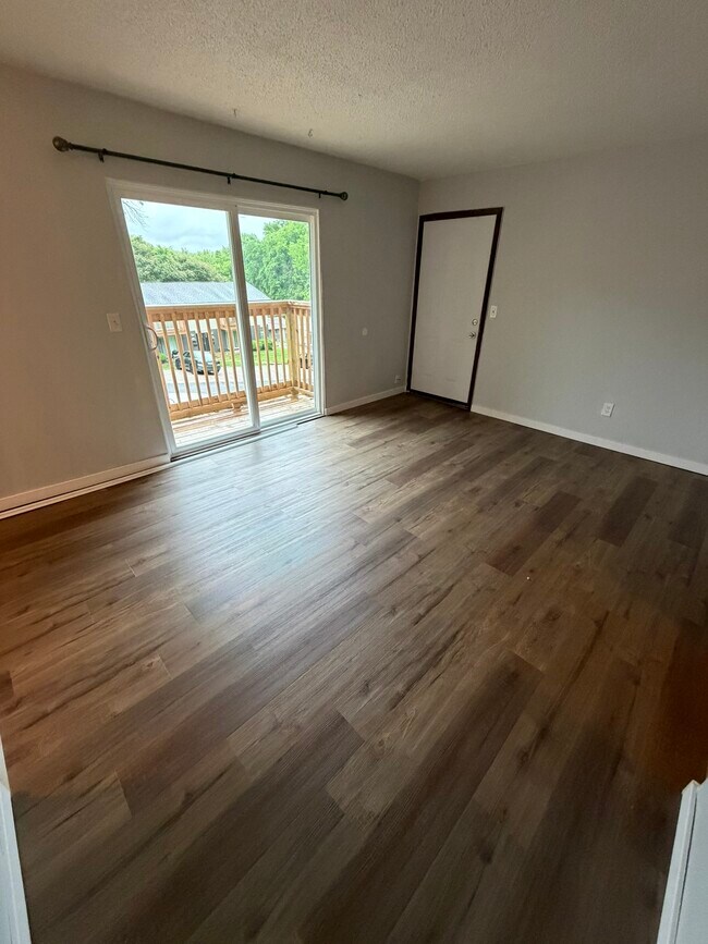 Sala de estar - 1002 Cherokee St