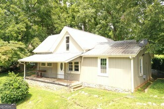 Building Photo - 135 Airport Rd