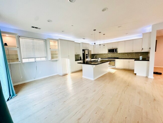 Foto del edificio - 15770 Myrtlewood Ave