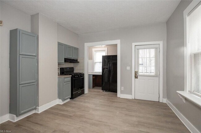 Foto del edificio - 5614 Drake Ave