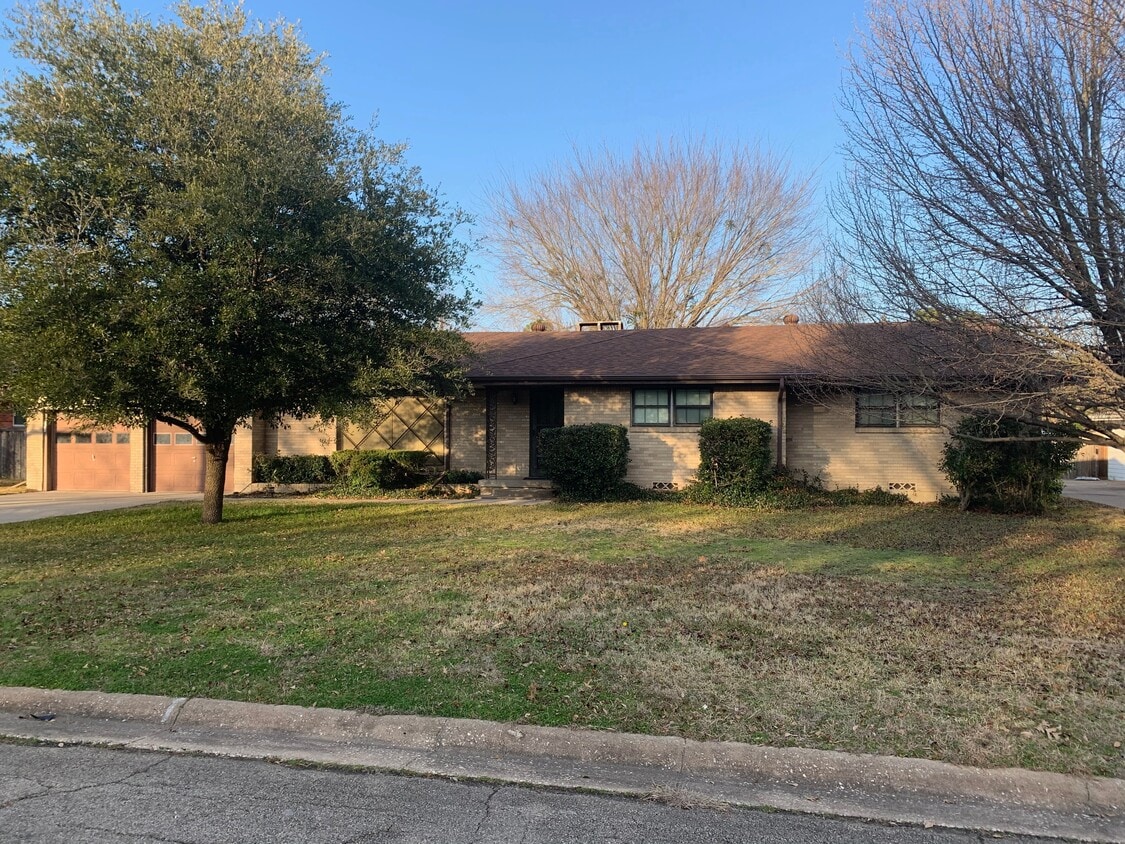 Primary Photo - 2308 Avondale Dr