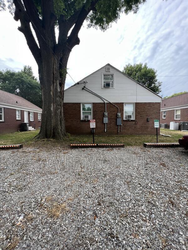 Building Photo - 615 N Tibbs Ave