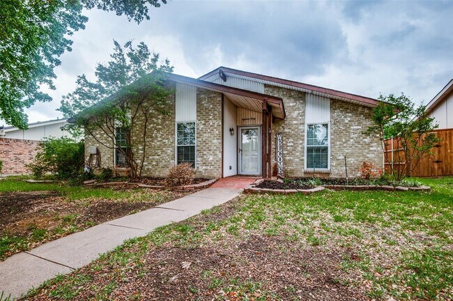 Building Photo - 1840 Paxton Dr