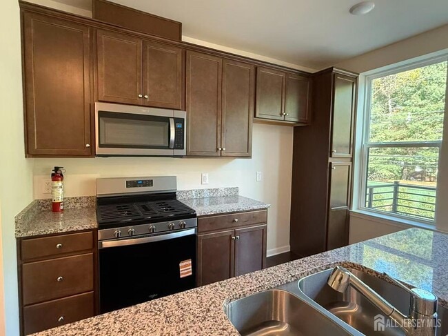 Foto del edificio - 616 Sadie Cir