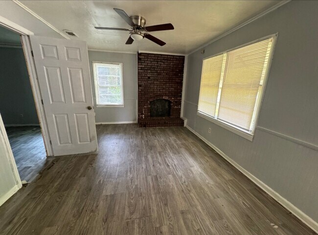 Building Photo - 2833 Walmar Dr