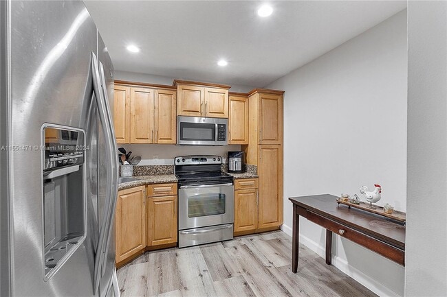 Building Photo - 4067 Carambola Cir N