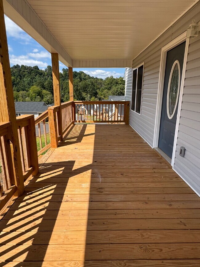 Foto del edificio - "Charming 3-Bedroom Home in Mars Hill with...