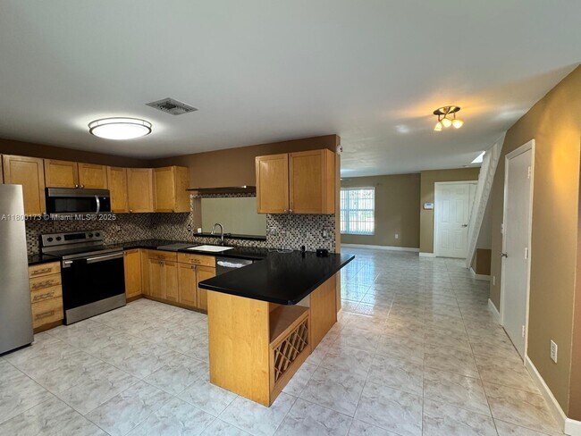 Foto del edificio - 10876 NW 8th St