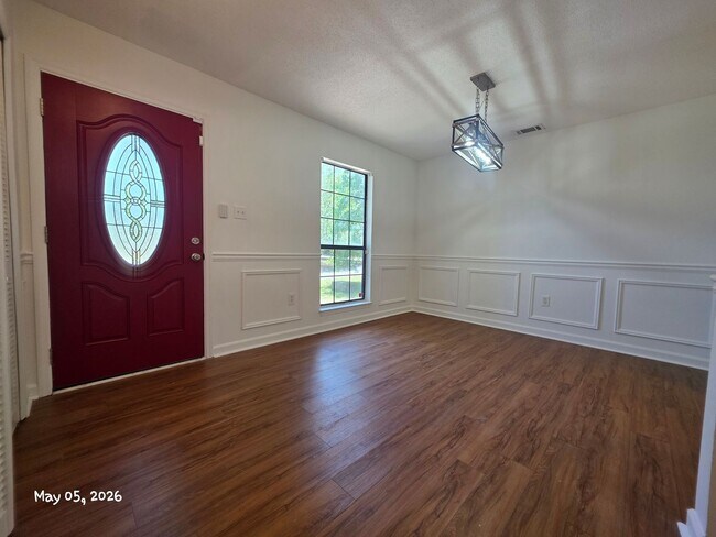 Foto del edificio - 127 Stockbridge Dr